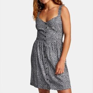 Chic Green and White Midi Dress